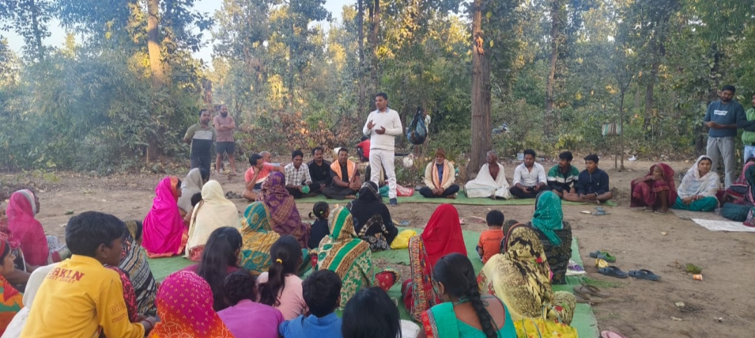 47 वा दिन जारी है आंदोलन नागरा मुडा गांव के ग्रामीणों के द्वारा जंगल कटाई के विरोध में