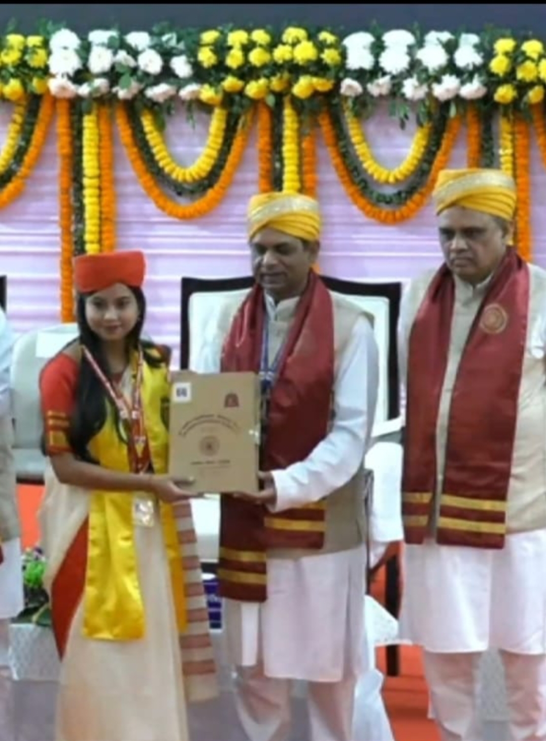 हमीरपुर की बेटी बेला प्रधान को राष्ट्रपति से गोल्ड मेडल, क्षेत्र में जश्न का माहौल