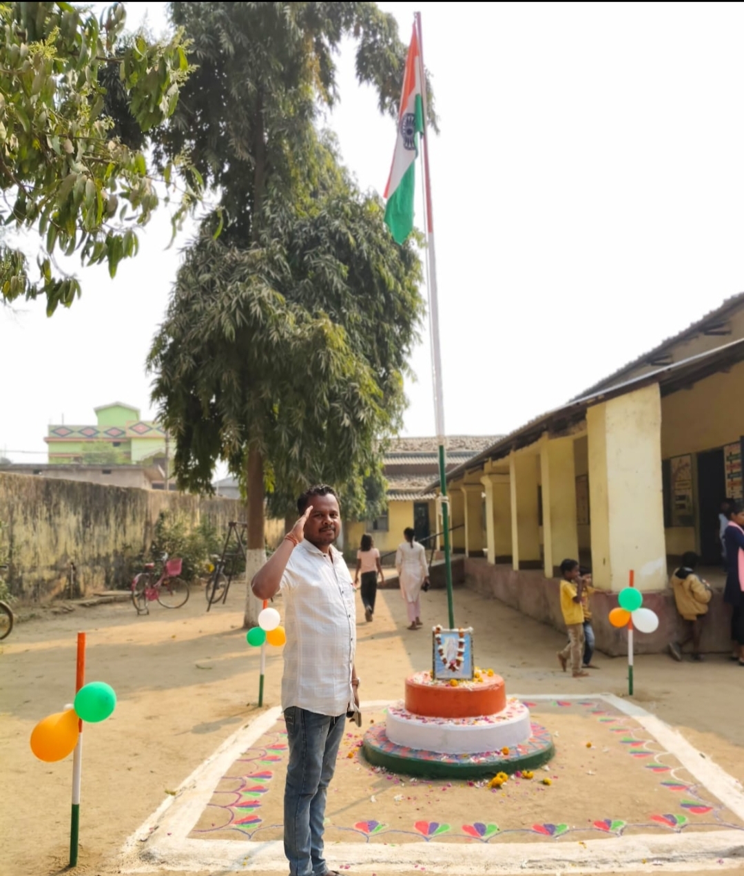 77वें गणतंत्र दिवस के पावन अवसर पर भारतीय जनता युवा मोर्चा तमनार के सक्रिय कार्यकर्ता नरेश राठिया ने देश, प्रदेश एवं क्षेत्रवासियों को हार्दिक शुभकामनाएं देते हुए देश के वीर शहीदों एवं भारतीय सशस्त्र बलों को नमन किया।