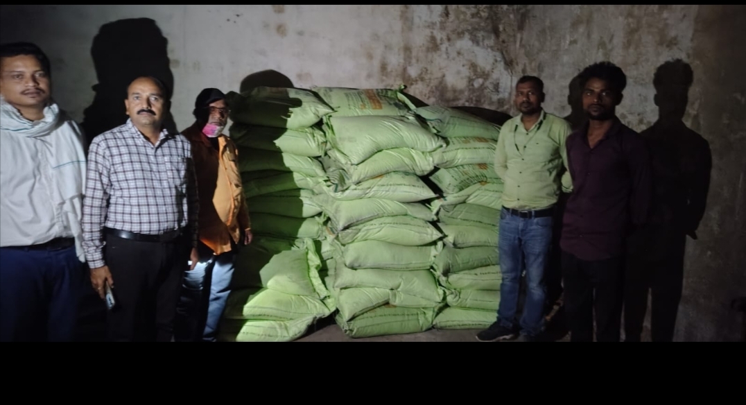 किसानों के हितों के प्रहरी बने यू.एन. नगाईच, तमनार में खाद कालाबाजारी पर बड़ी कार्रवाई