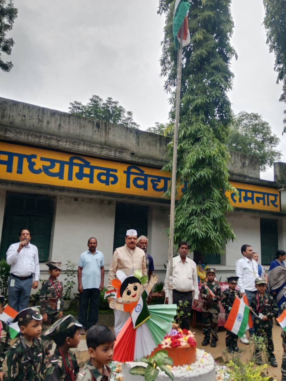 पंडित हरिहर प्रसाद शर्मा सहयोग एवं गुरुकुल इंग्लिश मीडियम, उच्चतर माध्यमिक विद्या मंदिर तमनार में हर्ष उल्लास के साथ ध्वजारोहण कार्यक्रम संपन्न हुआ।